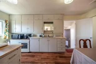 1576 Union Ave, North Bend, OR 97459 - Photo 13