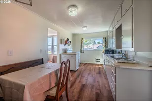 1576 Union Ave, North Bend, OR 97459 - Photo 17