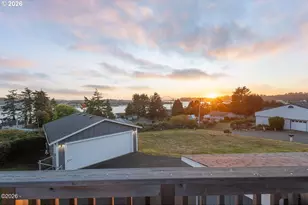 821 SE Vista Dr, Newport, OR 97365 - Photo 3