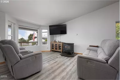 821 SE Vista Dr, Newport, OR 97365 - Photo 5