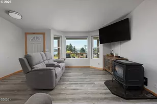 821 SE Vista Dr, Newport, OR 97365 - Photo 7