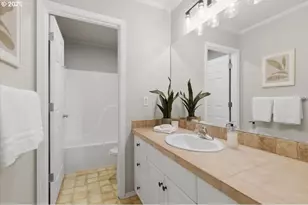 946 Reagan Ave NW, Salem, OR 97304 - Photo 37