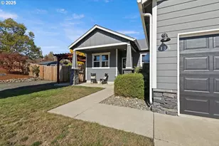 135 Othello Ave, Roseburg, OR 97471 - Photo 3