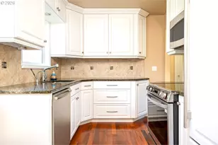 8922 SE Market St, Portland, OR 97216 - Photo 11