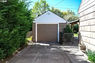 8922 SE Market St, Portland, OR 97216 - Photo 25