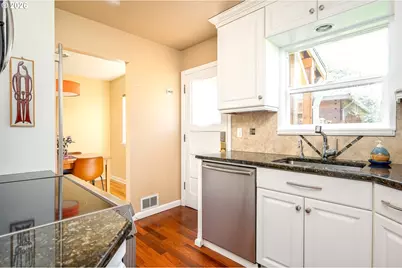 8922 SE Market St, Portland, OR 97216 - Photo 13