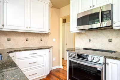 8922 SE Market St, Portland, OR 97216 - Photo 11