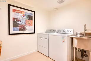 8922 SE Market St, Portland, OR 97216 - Photo 23