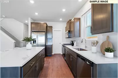 8313 SE Apricot Ln, Hillsboro, OR 97123 - Photo 5