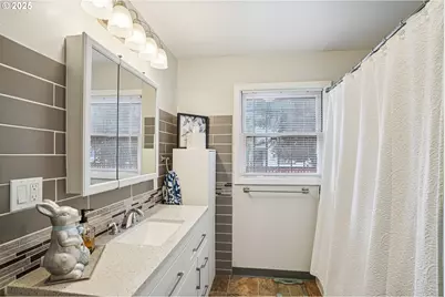 10985 SE Holgate Blvd, Portland, OR 97266 - Photo 15