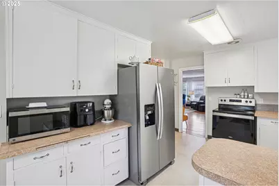 10985 SE Holgate Blvd, Portland, OR 97266 - Photo 11