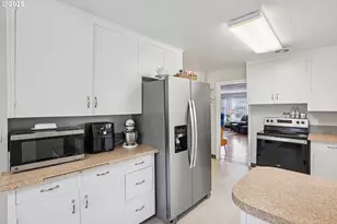 10985 SE Holgate Blvd, Portland, OR 97266 - Photo 11