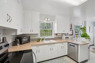 10985 SE Holgate Blvd, Portland, OR 97266 - Photo 9