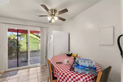 1720 17th St, Springfield, OR 97477 - Photo 9