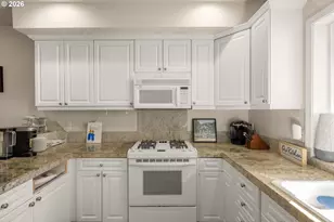 11338 SW Capitol Hwy, Portland, OR 97219 - Photo 9