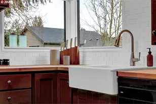 5537 SW Florida St, Portland, OR 97219 - Photo 17