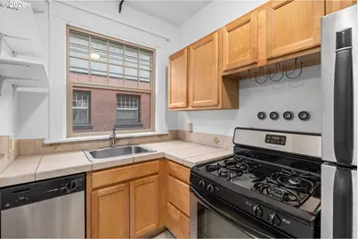 2109 NW Irving St NW #410, Portland, OR 97210 - Photo 17