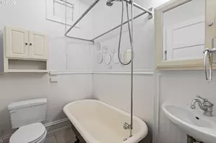 2109 NW Irving St NW, Portland, OR 97210 - Photo 13