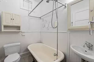 2109 NW Irving St NW, Portland, OR 97210 - Photo 19