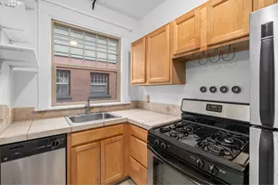 2109 NW Irving St NW, Portland, OR 97210 - Photo 11