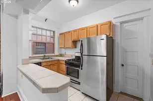 2109 NW Irving St NW, Portland, OR 97210 - Photo 9