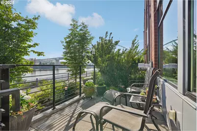 1740 NW Riverscape St, Portland, OR 97209 - Photo 5