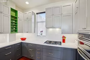 1740 NW Riverscape St, Portland, OR 97209 - Photo 17