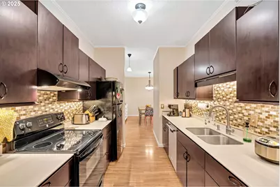 4320 S Corbett Ave #302, Portland, OR 97239 - Photo 19