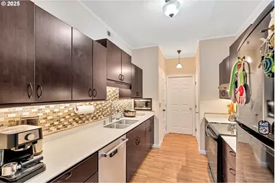 4320 S Corbett Ave #302, Portland, OR 97239 - Photo 17