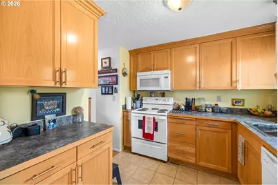 1315 Rainier Rd, Woodburn, OR 97071 - Photo 7