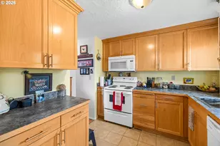 1315 Rainier Rd, Woodburn, OR 97071 - Photo 7