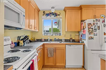 1315 Rainier Rd, Woodburn, OR 97071 - Photo 9