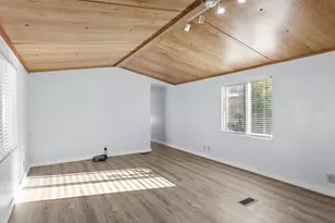2400 SE Stratus Ave, McMinnville, OR 97128 - Photo 11