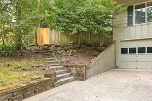 30 Coachman Dr, Eugene, OR 97405 - Photo 5
