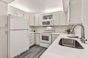 5063 SW Foothills Dr, Lake Oswego, OR 97034 - Photo 11