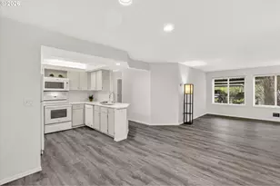 5063 SW Foothills Dr, Lake Oswego, OR 97034 - Photo 9