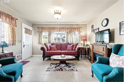 617 Juniper St, Junction City, OR 97448 - Photo 33