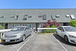 81 N Hayden Bay Dr, Portland, OR 97217 - Photo 9