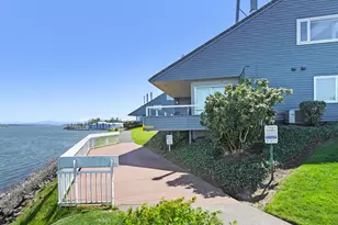 81 N Hayden Bay Dr, Portland, OR 97217 - Photo 29