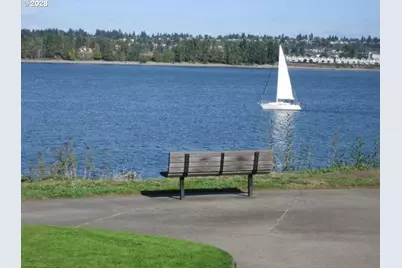 81 N Hayden Bay Dr, Portland, OR 97217 - Photo 15