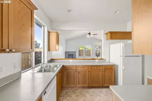 614 Burghardt Dr, Molalla, OR 97038 - Photo 9