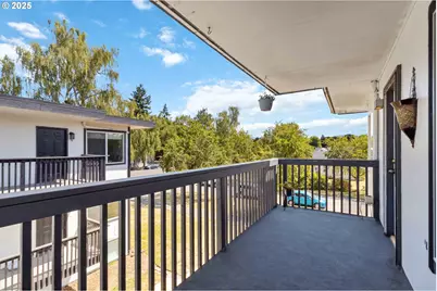 1337 10th Ave, Longview, WA 98632 - Photo 3