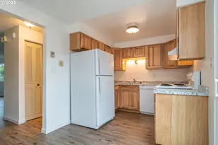 885 NE Sunset St, Roseburg, OR 97470 - Photo 13