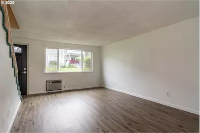 885 NE Sunset St #11, Roseburg, OR 97470 - Photo 3