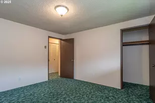 885 NE Sunset St, Roseburg, OR 97470 - Photo 31