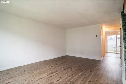 885 NE Sunset St #11, Roseburg, OR 97470 - Photo 5