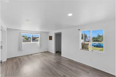 243 S Marple St, Coos Bay, OR 97420 - Photo 11