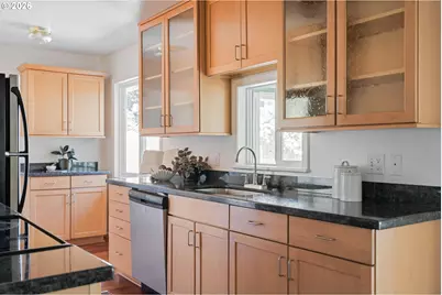 2136 SE 181st Ave, Portland, OR 97233 - Photo 9