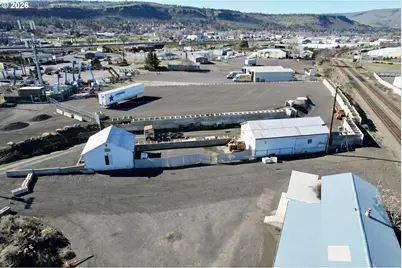 215 Terminal Ave, The Dalles, OR 97058 - Photo 3