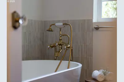 409 E McLoughlin Blvd, Vancouver, WA 98663 - Photo 23